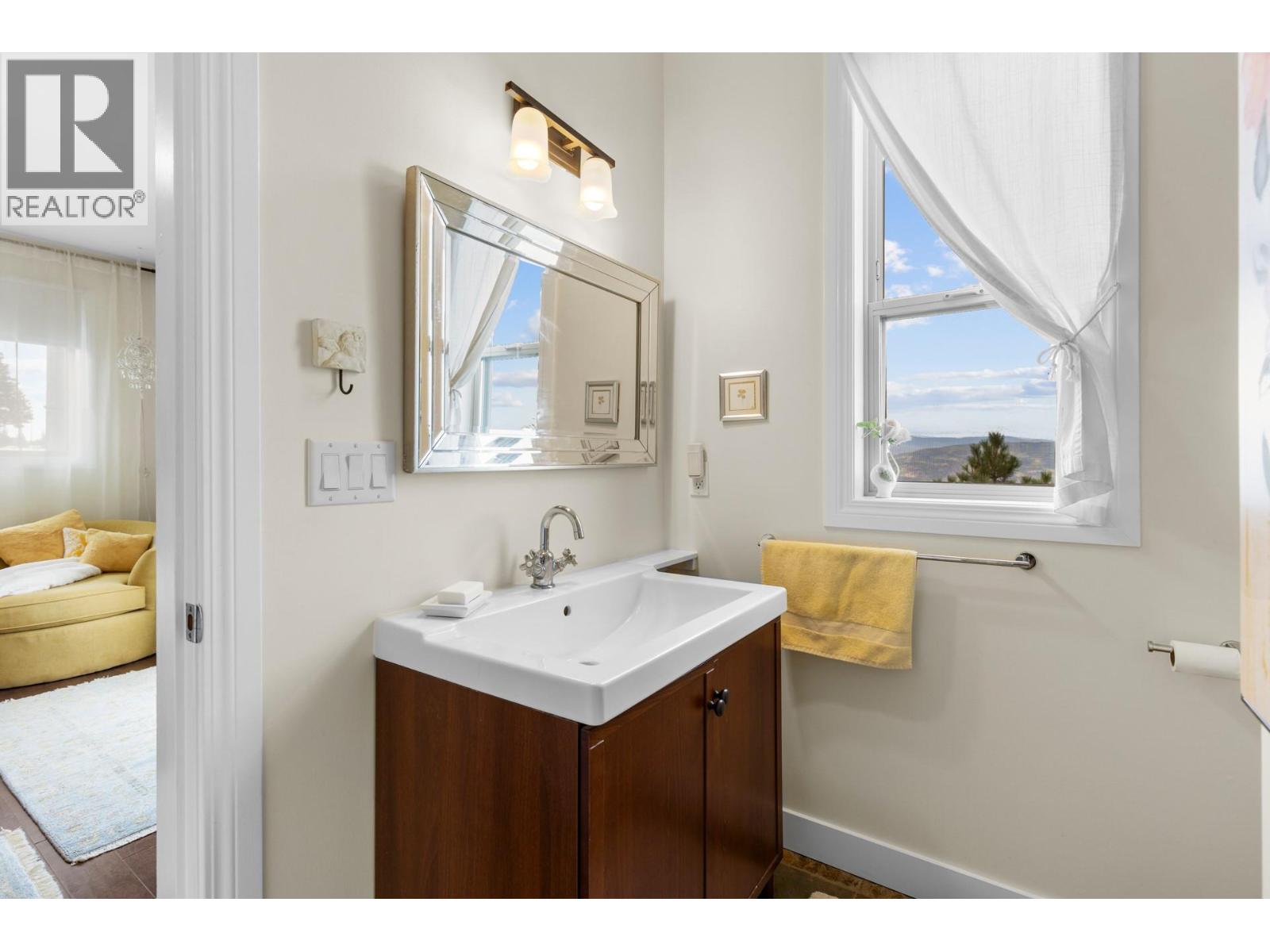 2286 CARMI Road, Penticton