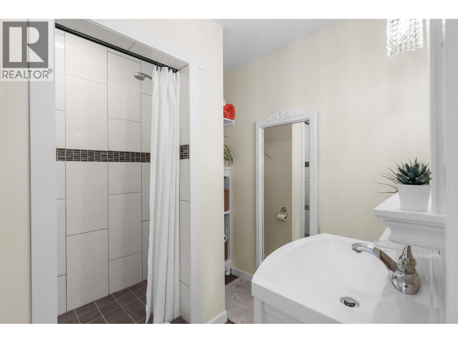 2286 CARMI Road, Penticton