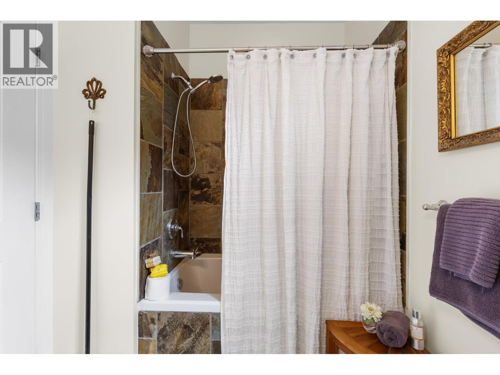 2286 CARMI Road, Penticton