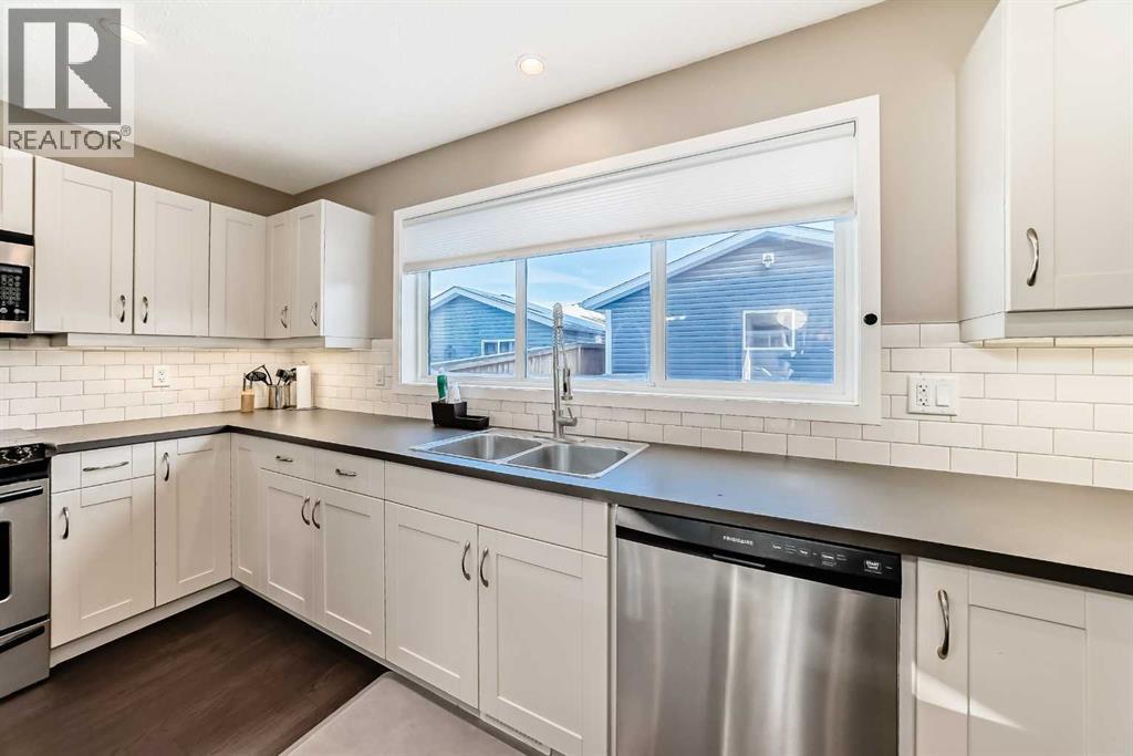 145 River Heights Crescent, Cochrane