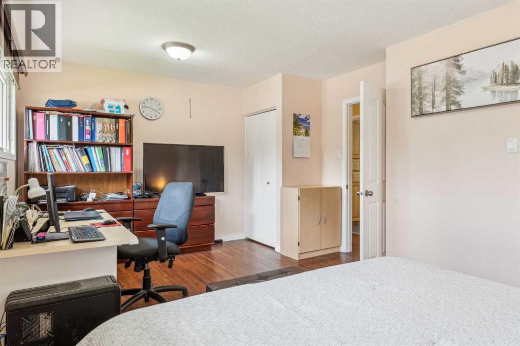 Single Family House Bi-level for Sale in  Haddon Road SW Haysboro Calgary 