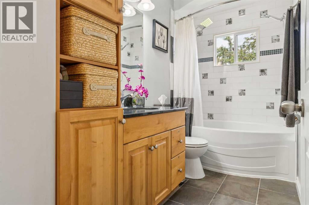 Single Family House Bi-level for Sale in  Haddon Road SW Haysboro Calgary 