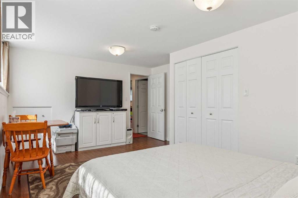 Single Family House Bi-level for Sale in  Haddon Road SW Haysboro Calgary 