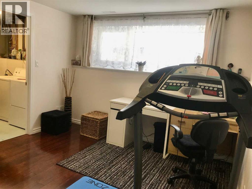 Single Family House Bi-level for Sale in  Haddon Road SW Haysboro Calgary 