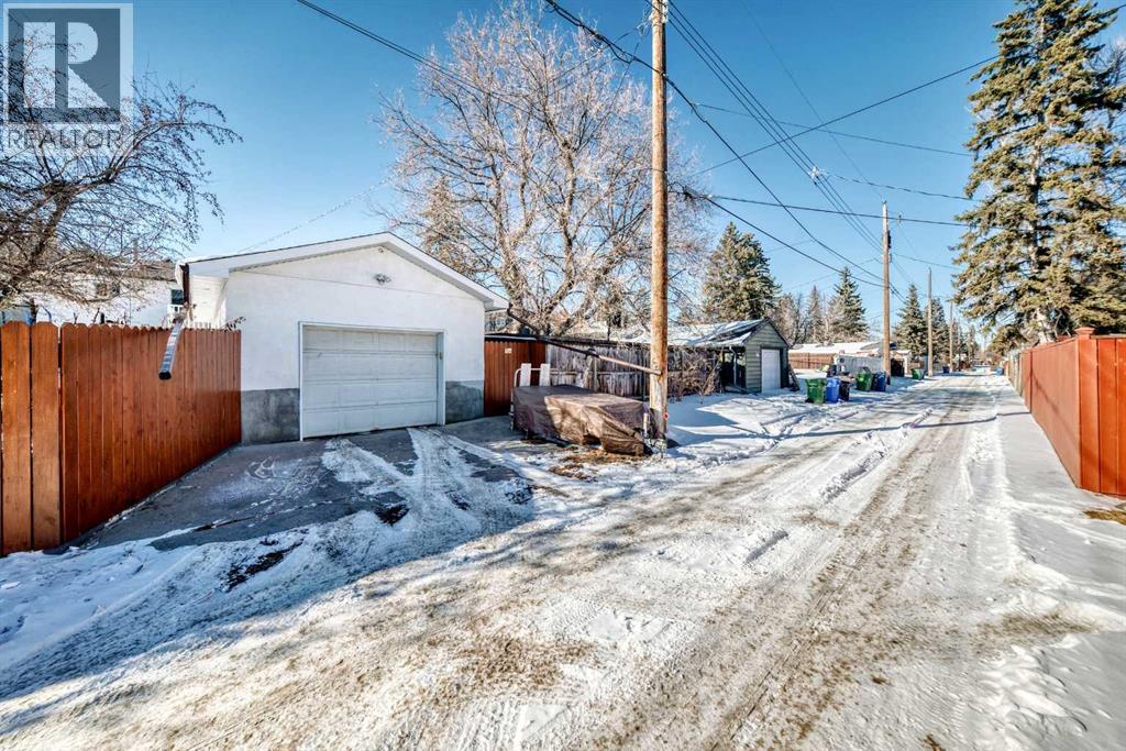 Single Family House Bi-level for Sale in  Haddon Road SW Haysboro Calgary 
