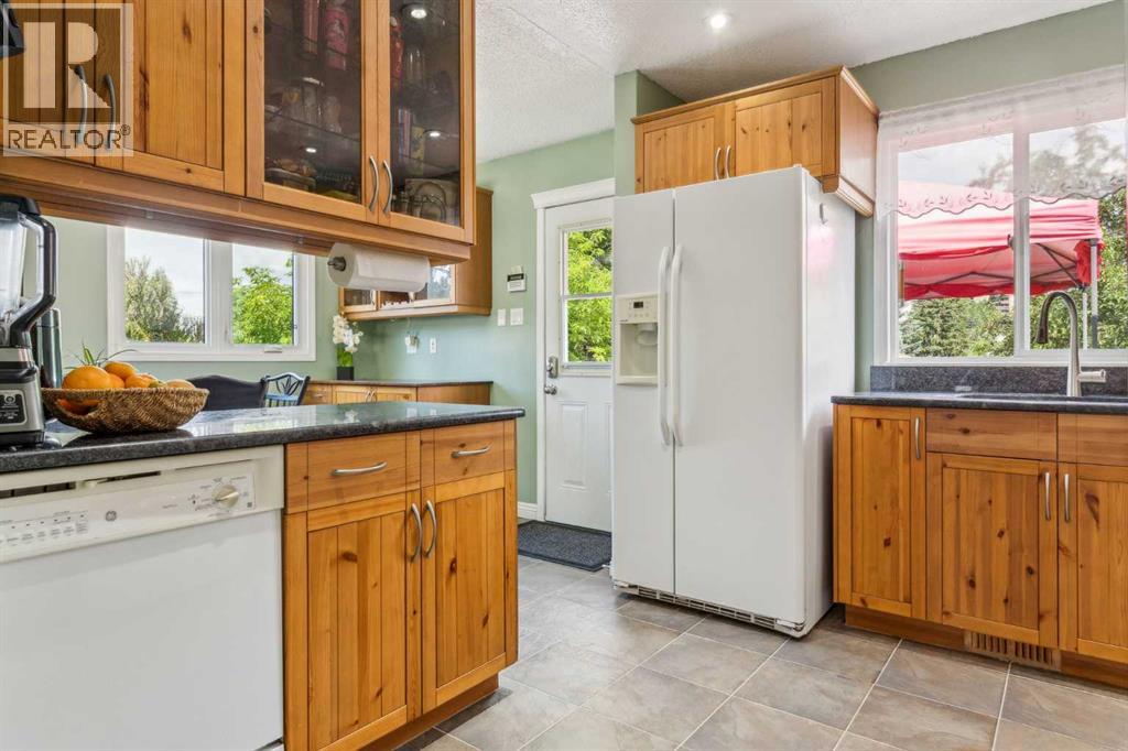 Single Family House Bi-level for Sale in  Haddon Road SW Haysboro Calgary 