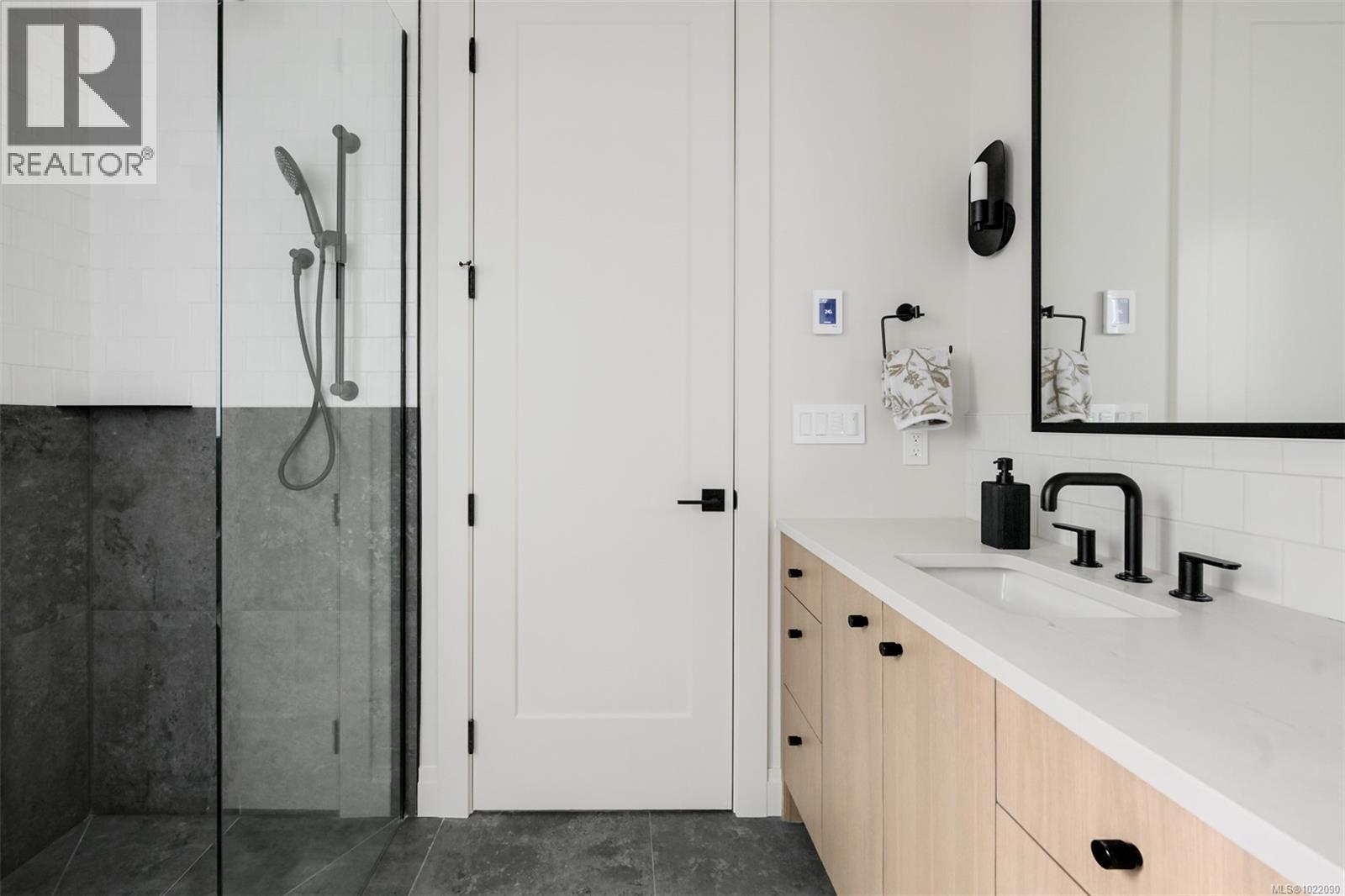 3 5032 Wesley Road, Saanich