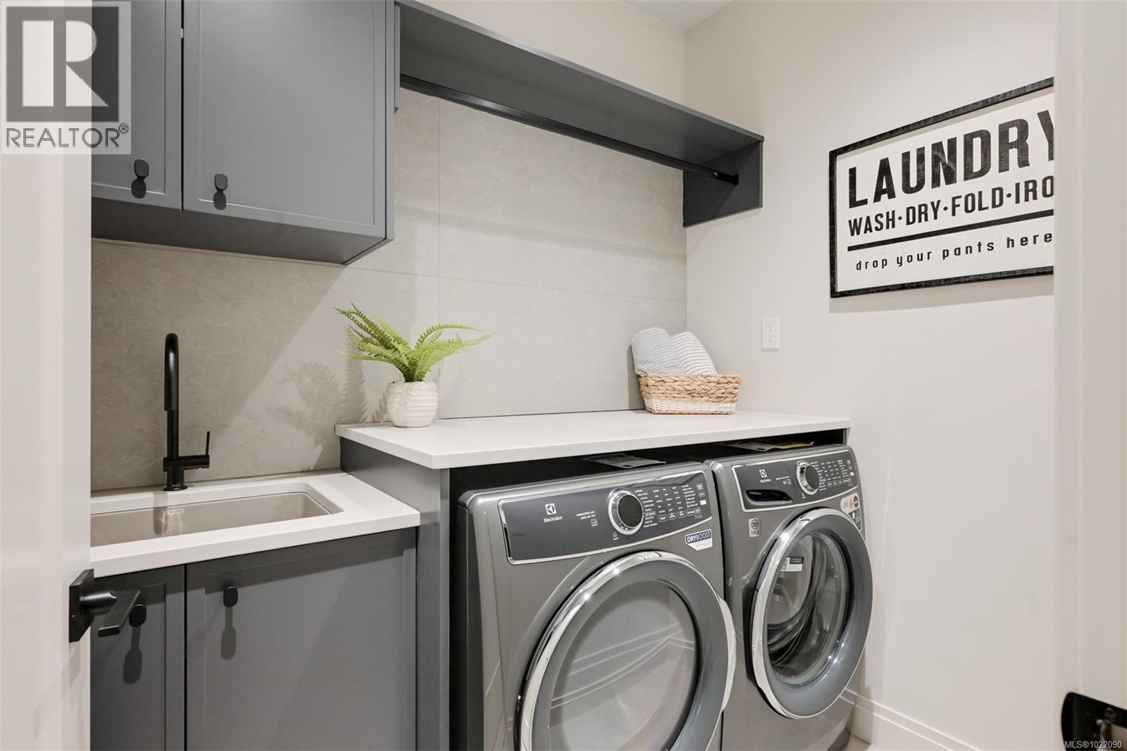 3 5032 Wesley Road, Saanich