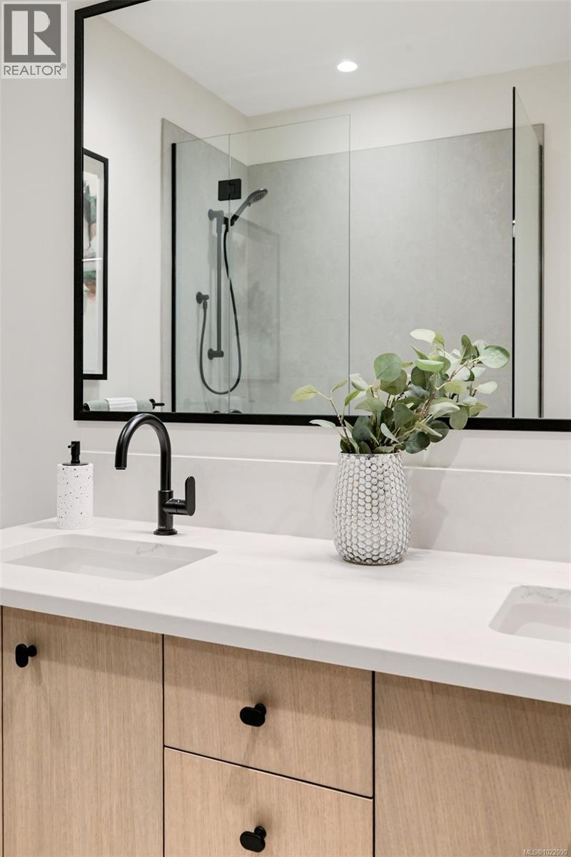 3 5032 Wesley Road, Saanich