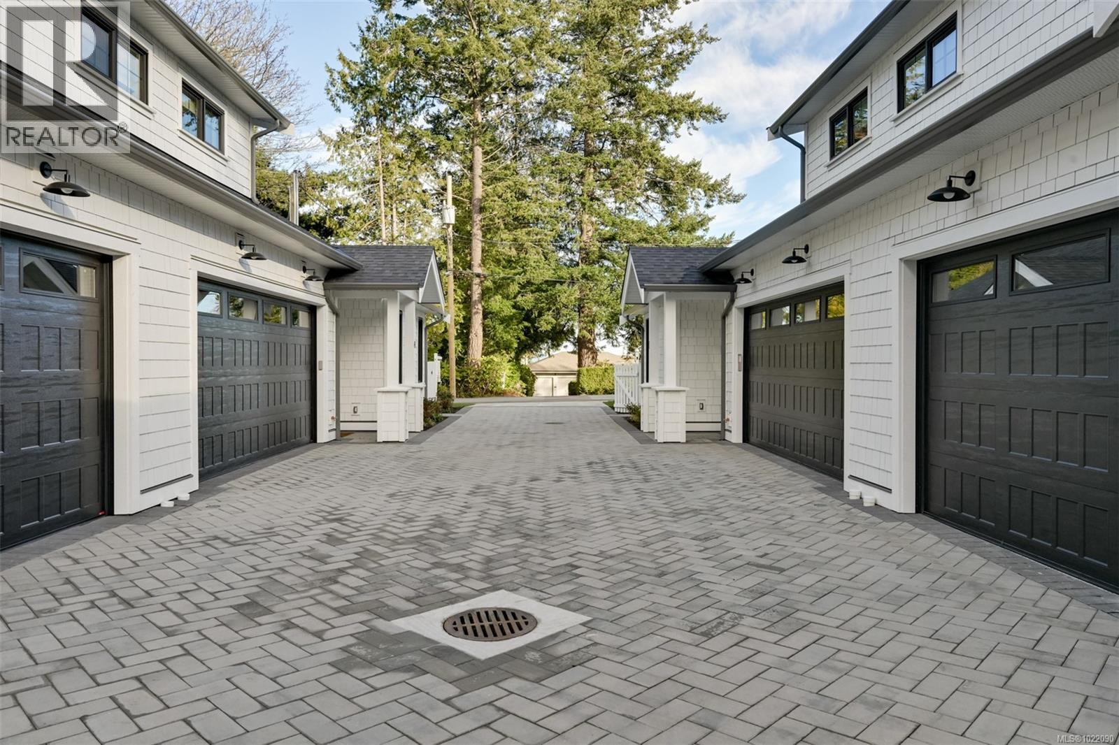 #3 5032 Wesley Rd - 49