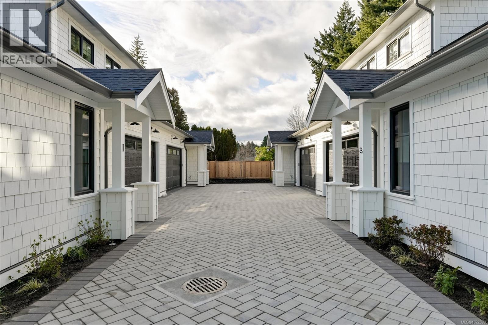 3 5032 Wesley Road, Saanich