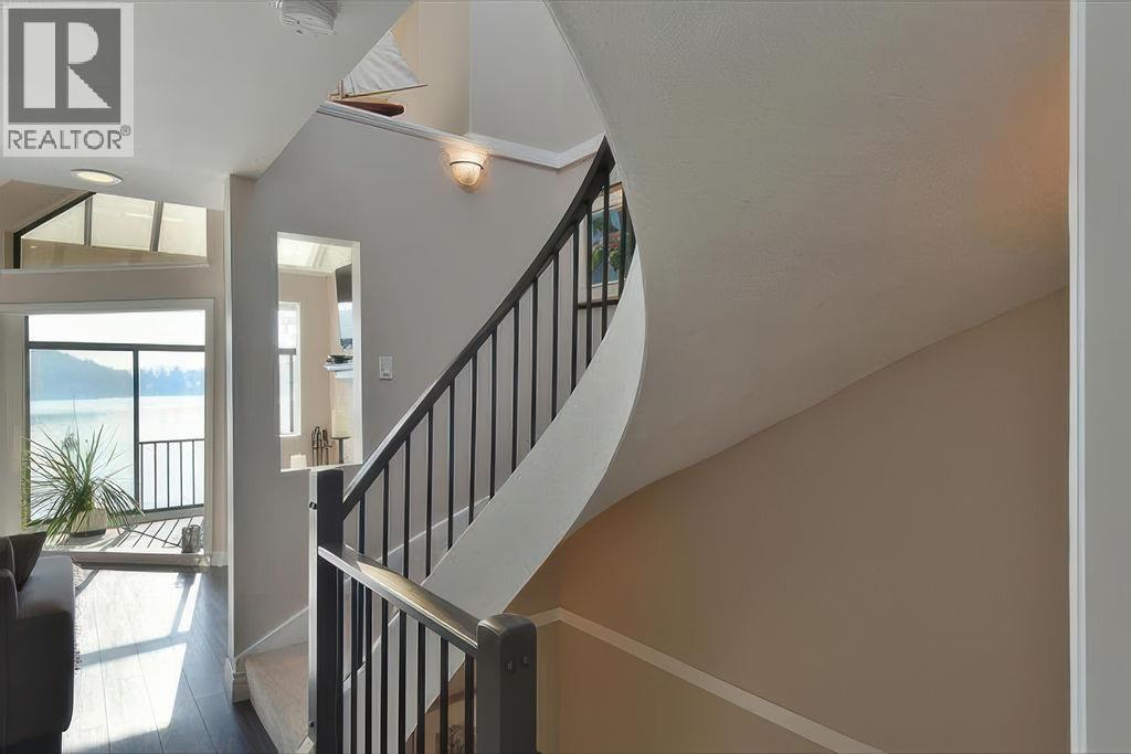 508 MARINE DRIVE, Gibsons