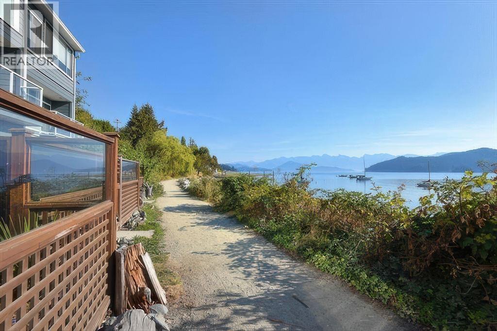 508 MARINE DRIVE, Gibsons