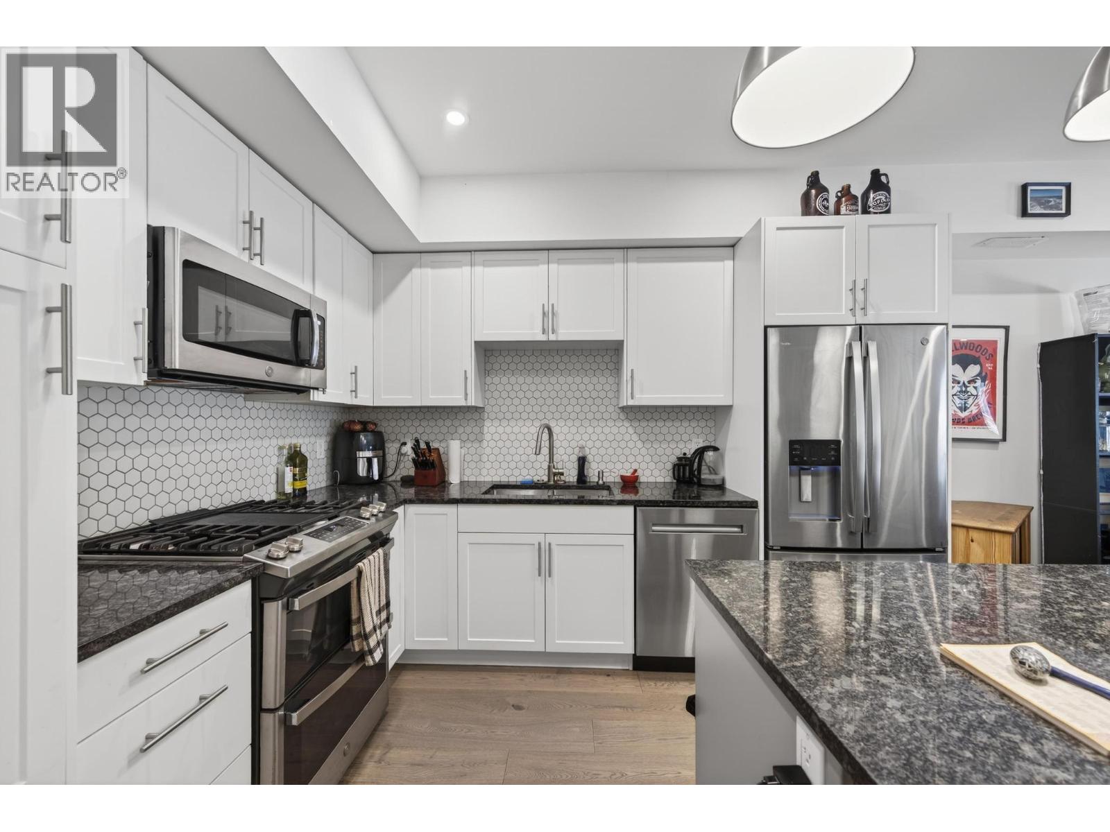 #8 1512 GRANITE DRIVE - 10