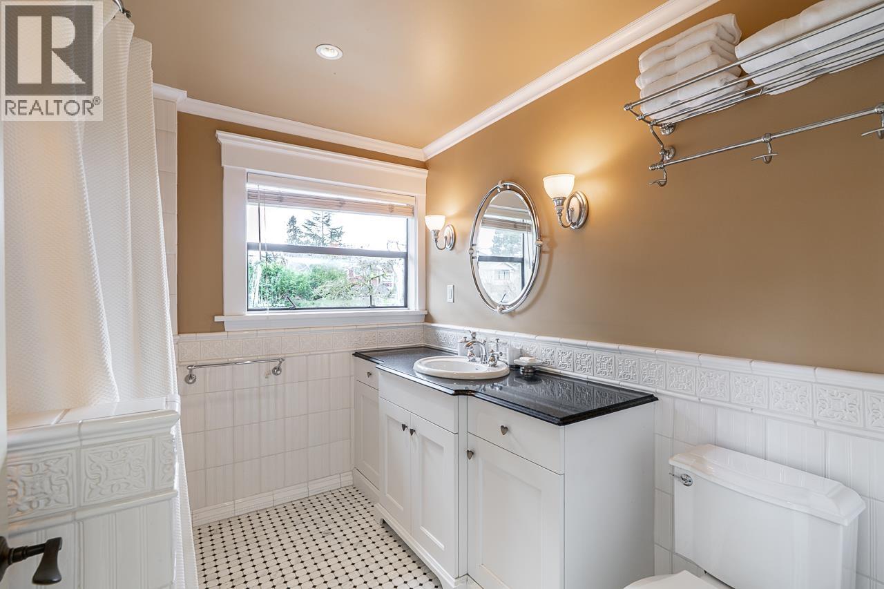 1986 W 36TH AVENUE, Vancouver