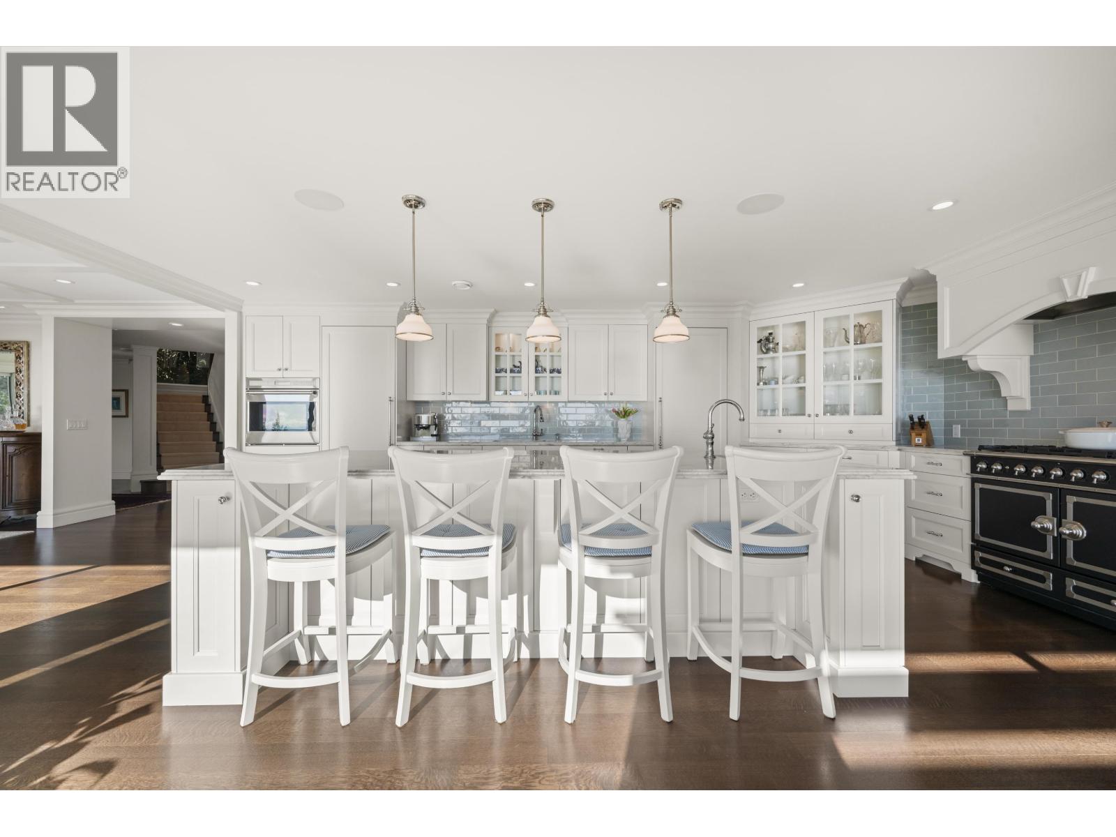 6215 OVERSTONE DRIVE, West Vancouver