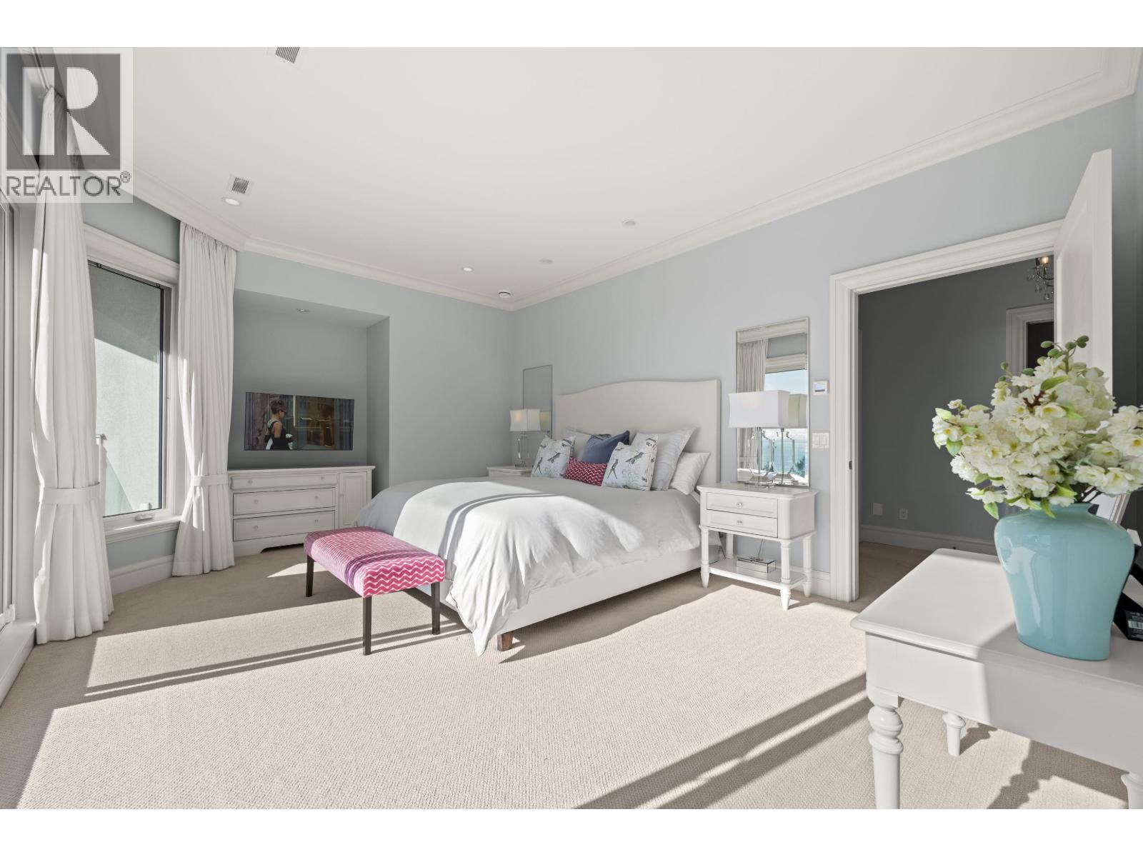 6215 OVERSTONE DRIVE, West Vancouver