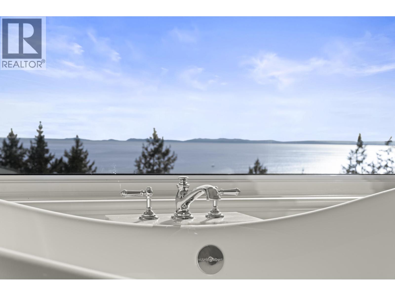 6215 OVERSTONE DRIVE, West Vancouver