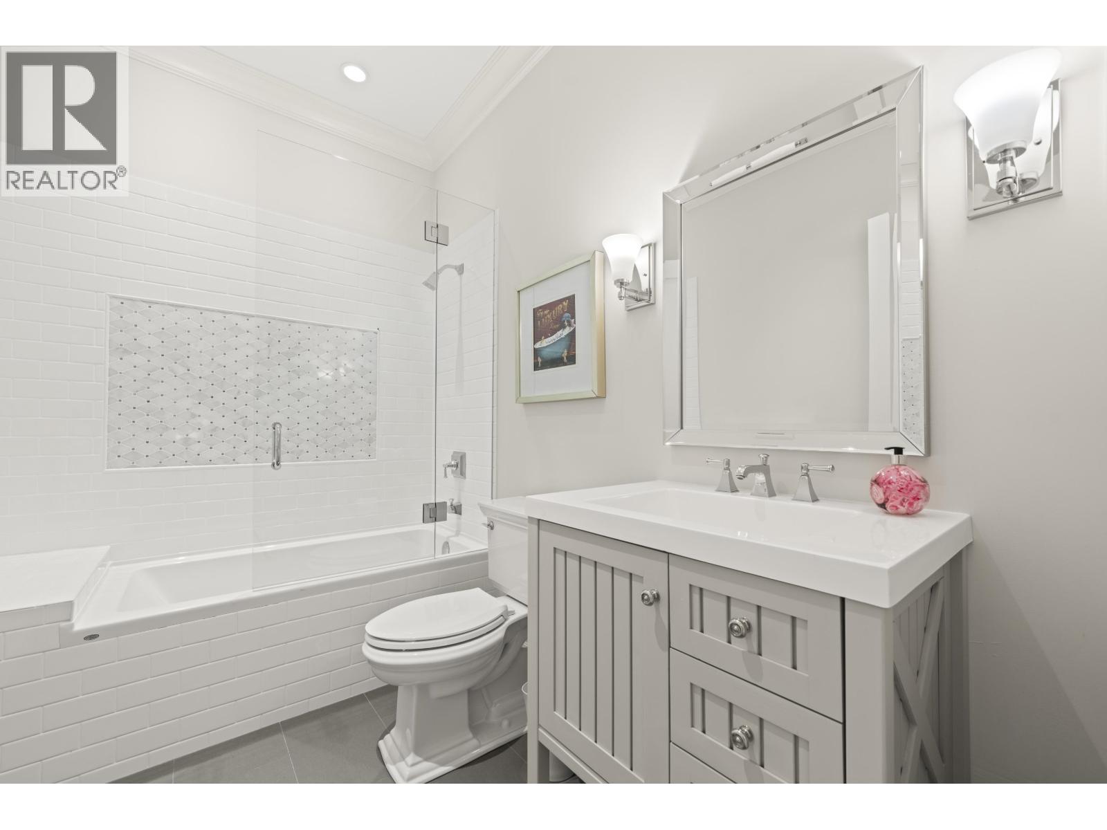 6215 OVERSTONE DRIVE, West Vancouver