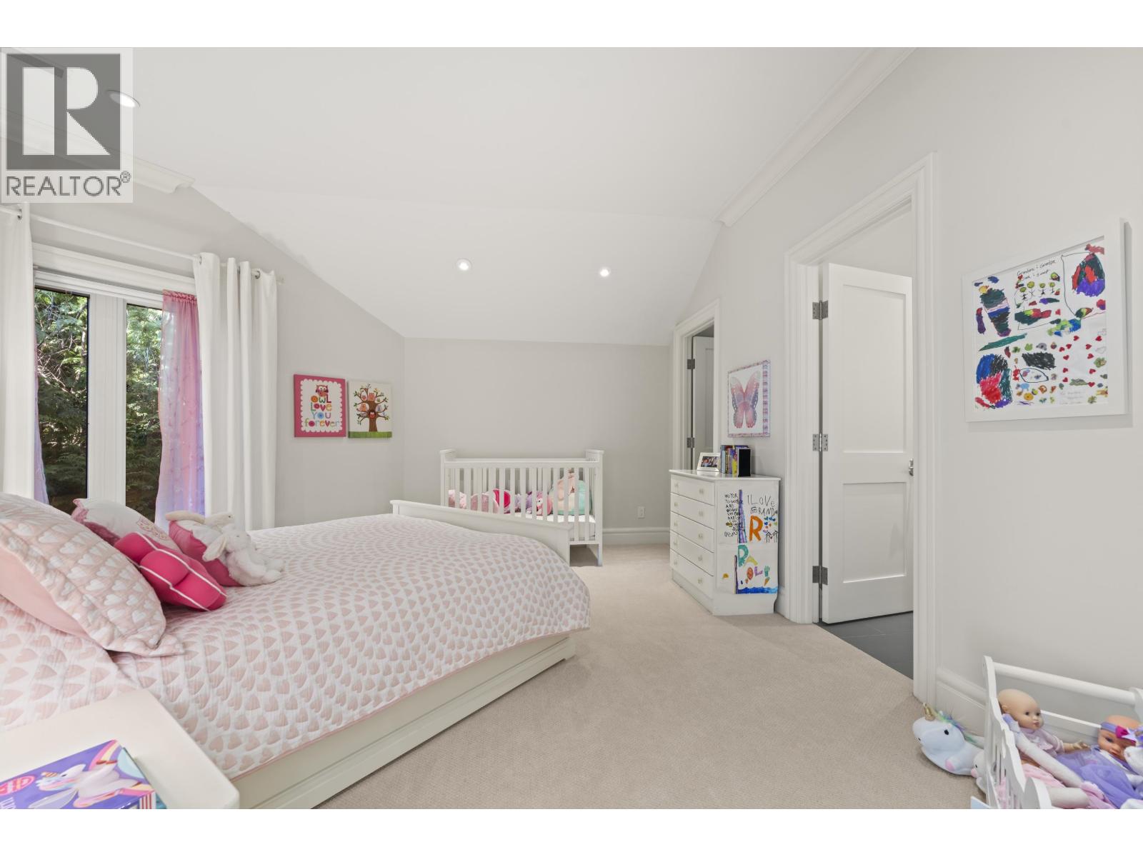 6215 OVERSTONE DRIVE, West Vancouver