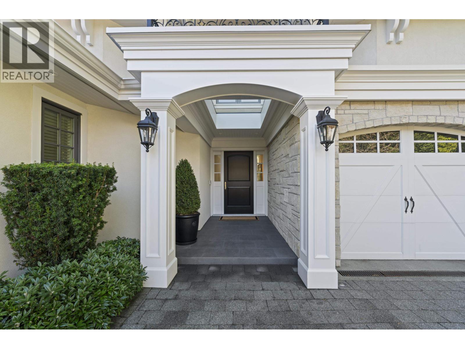 6215 OVERSTONE DRIVE, West Vancouver