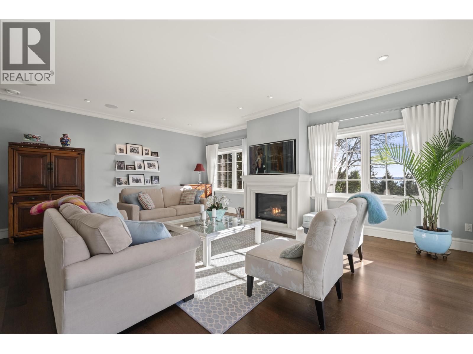 6215 OVERSTONE DRIVE, West Vancouver