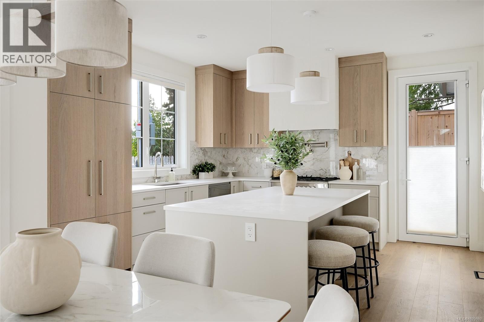 2 5032 Wesley Road, Saanich