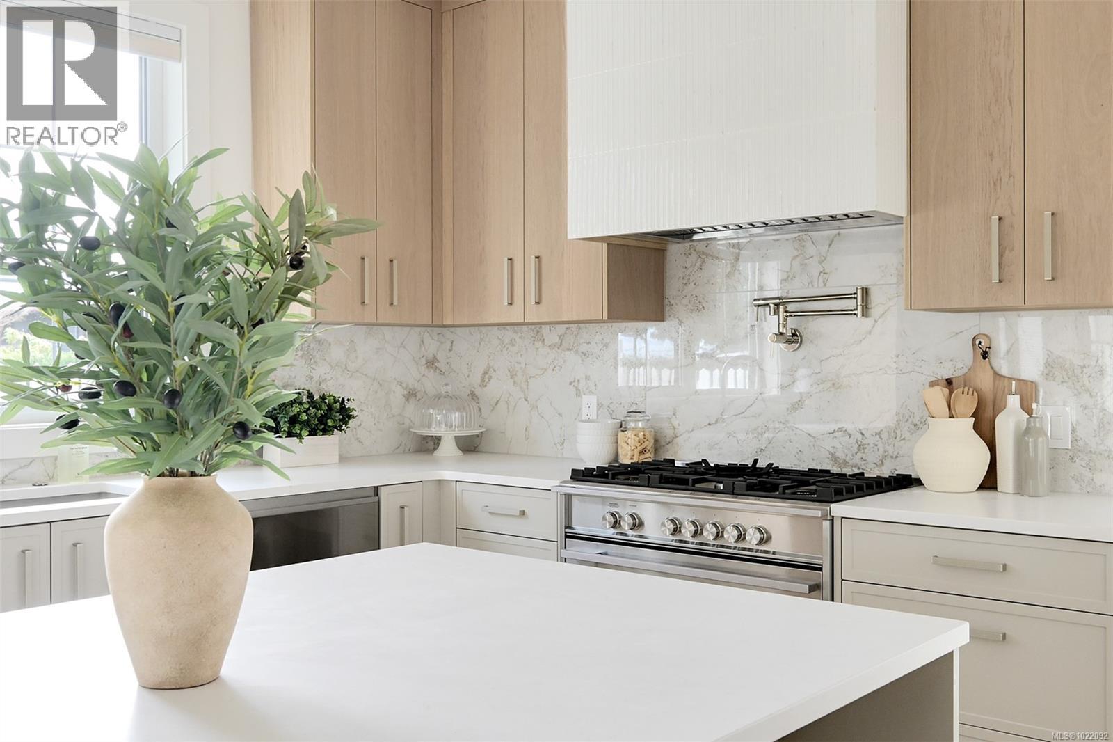 2 5032 Wesley Road, Saanich