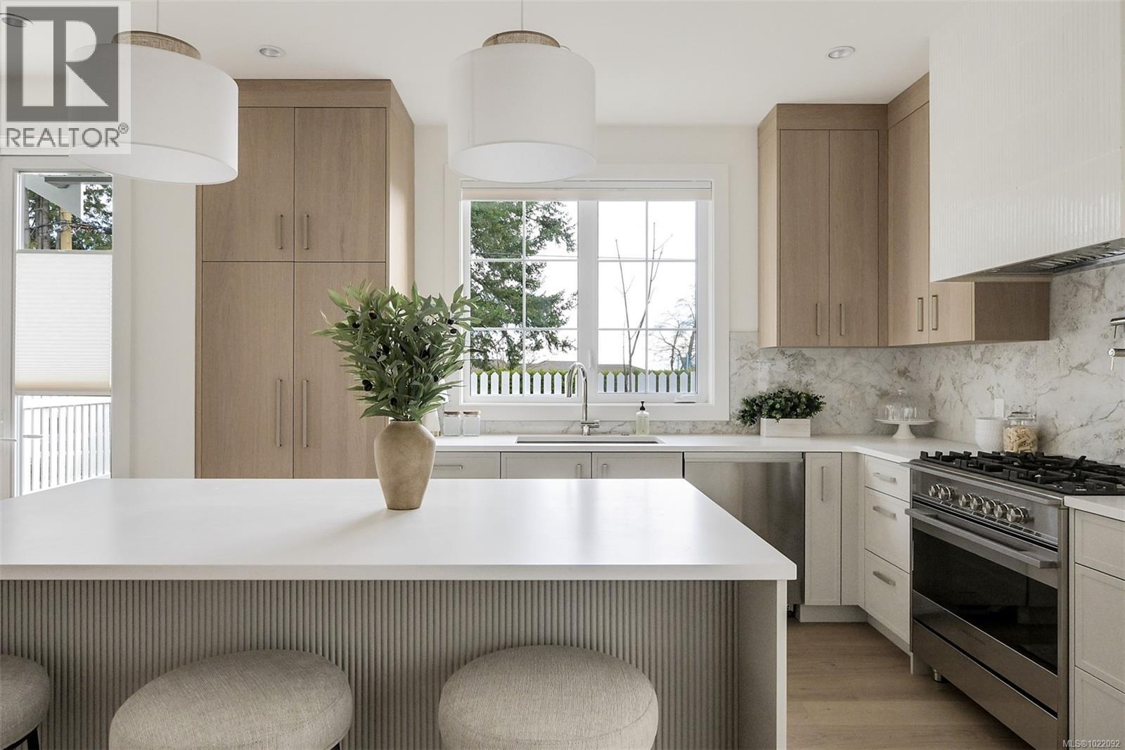 2 5032 Wesley Road, Saanich