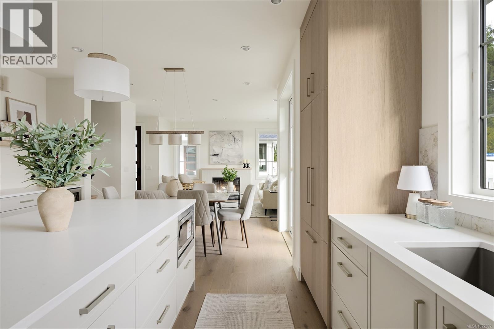 2 5032 Wesley Road, Saanich