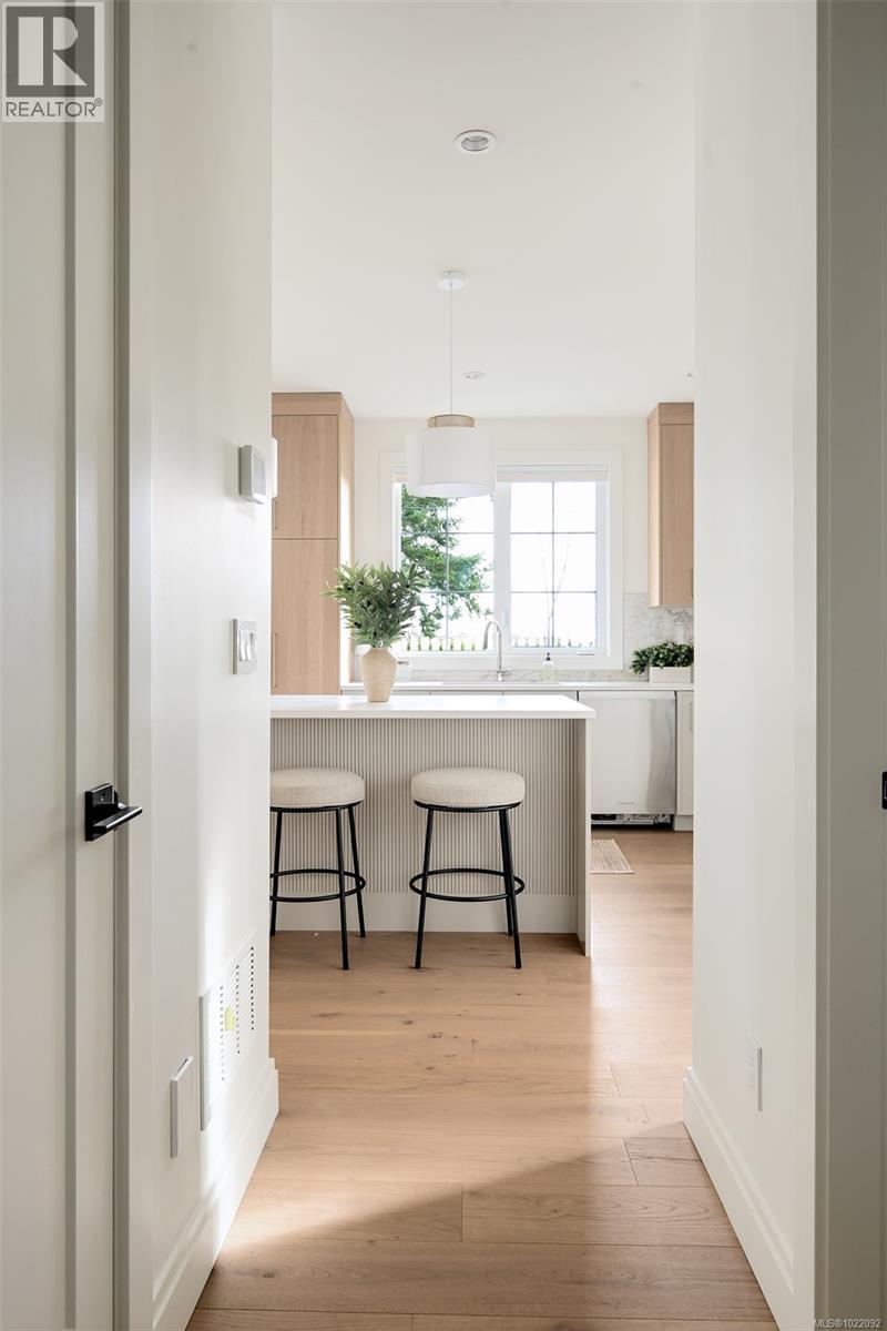 2 5032 Wesley Road, Saanich