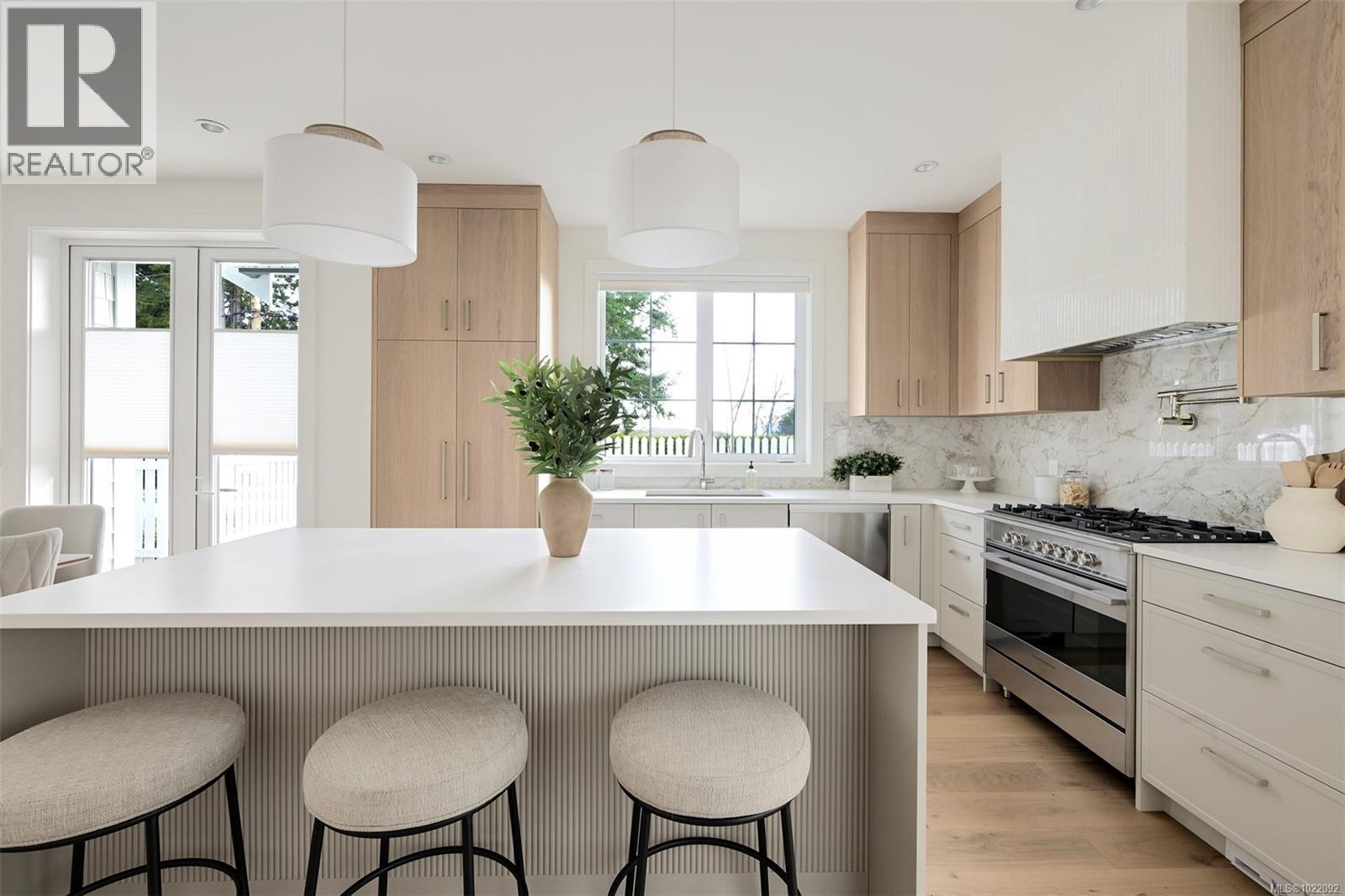 2 5032 Wesley Road, Saanich