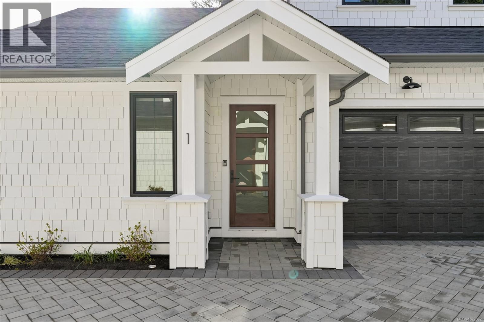 2 5032 Wesley Road, Saanich