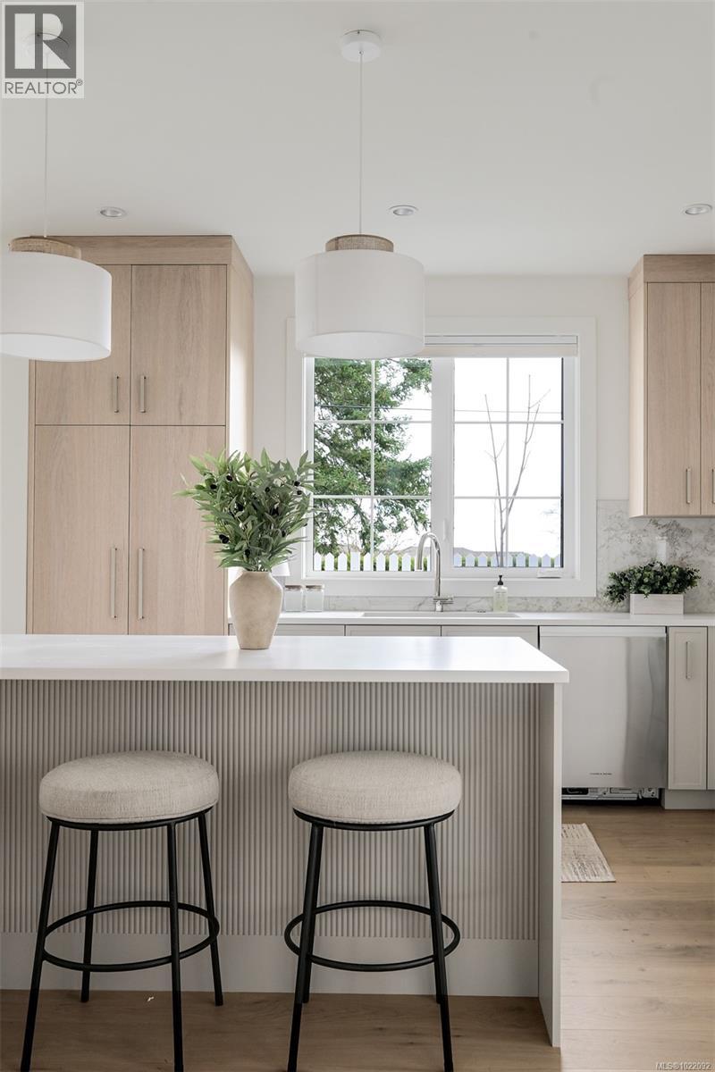 2 5032 Wesley Road, Saanich