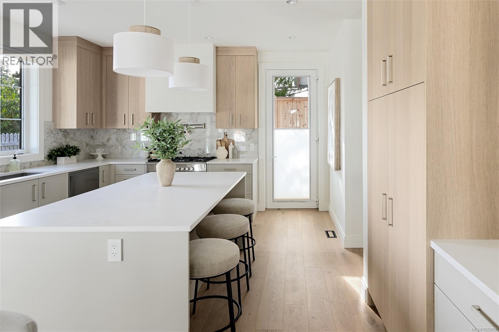 2 5032 Wesley Road, Saanich