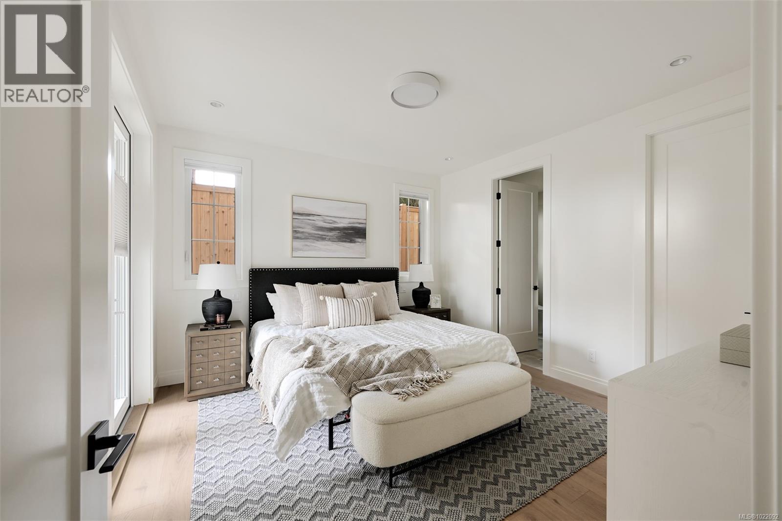 #2 5032 Wesley Rd - 35