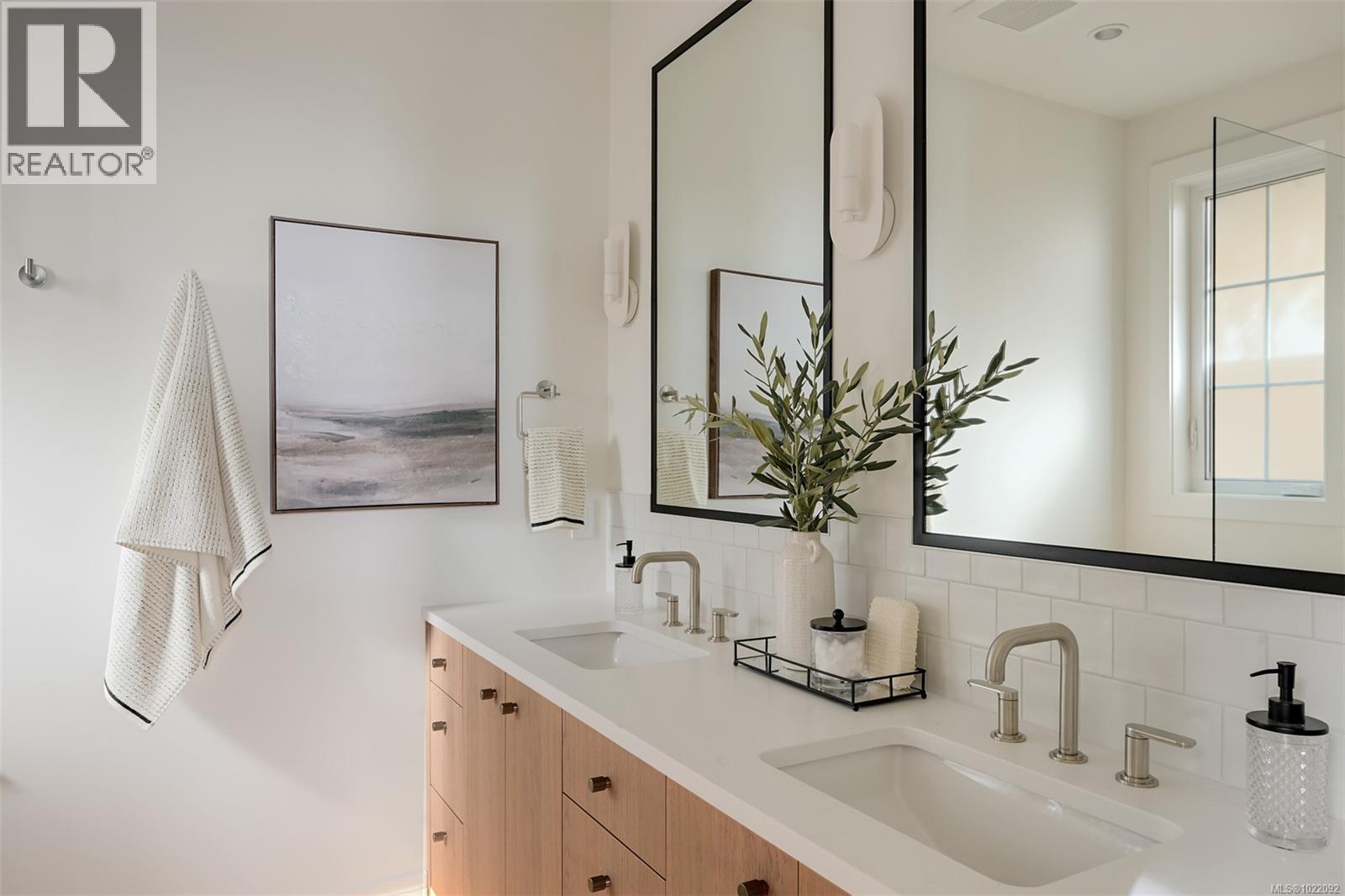 2 5032 Wesley Road, Saanich