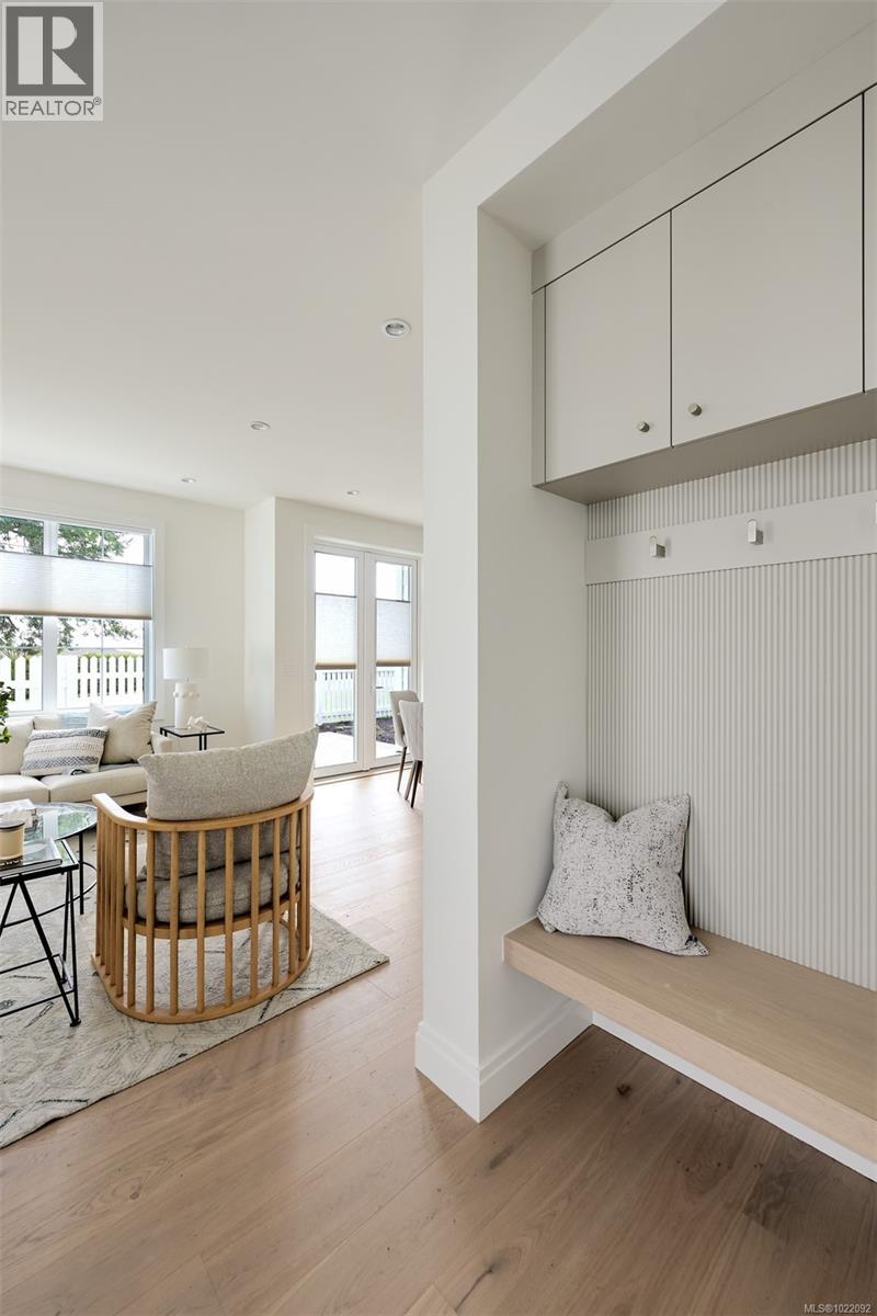 2 5032 Wesley Road, Saanich