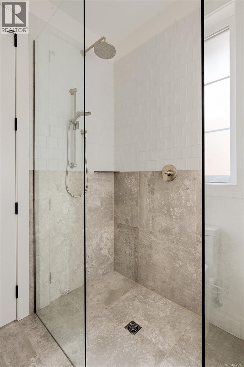 2 5032 Wesley Road, Saanich