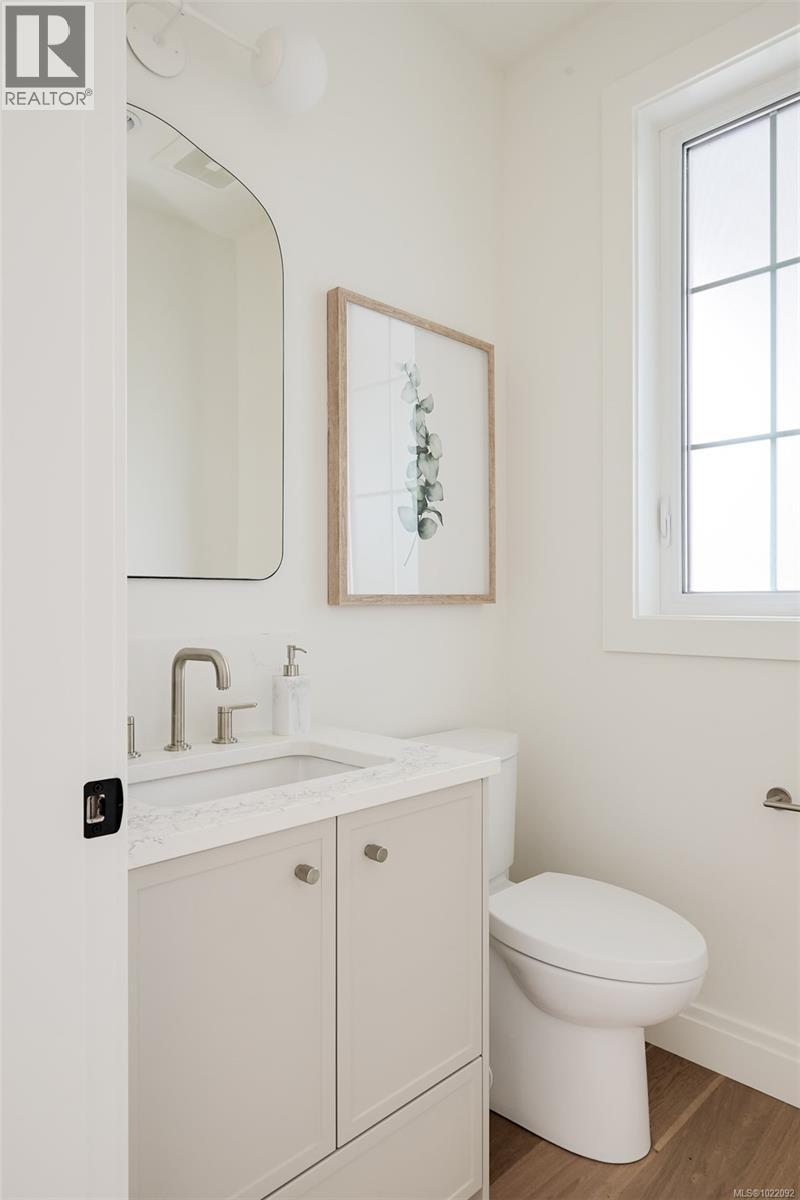 2 5032 Wesley Road, Saanich