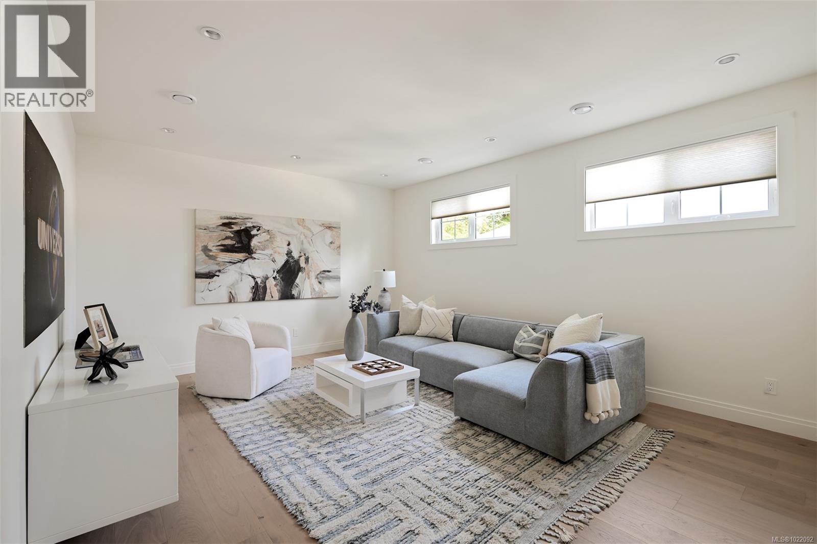 2 5032 Wesley Road, Saanich