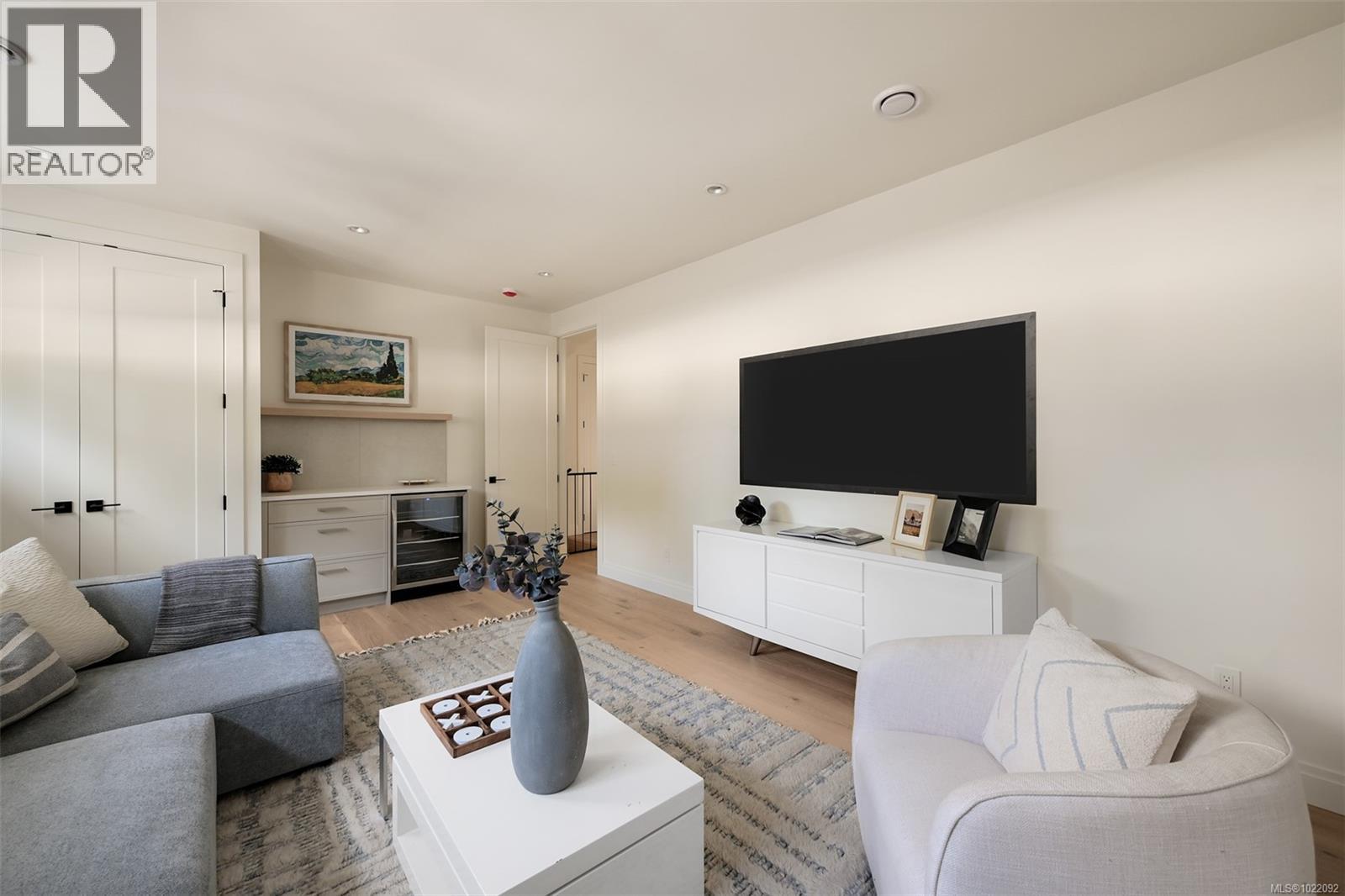 2 5032 Wesley Road, Saanich