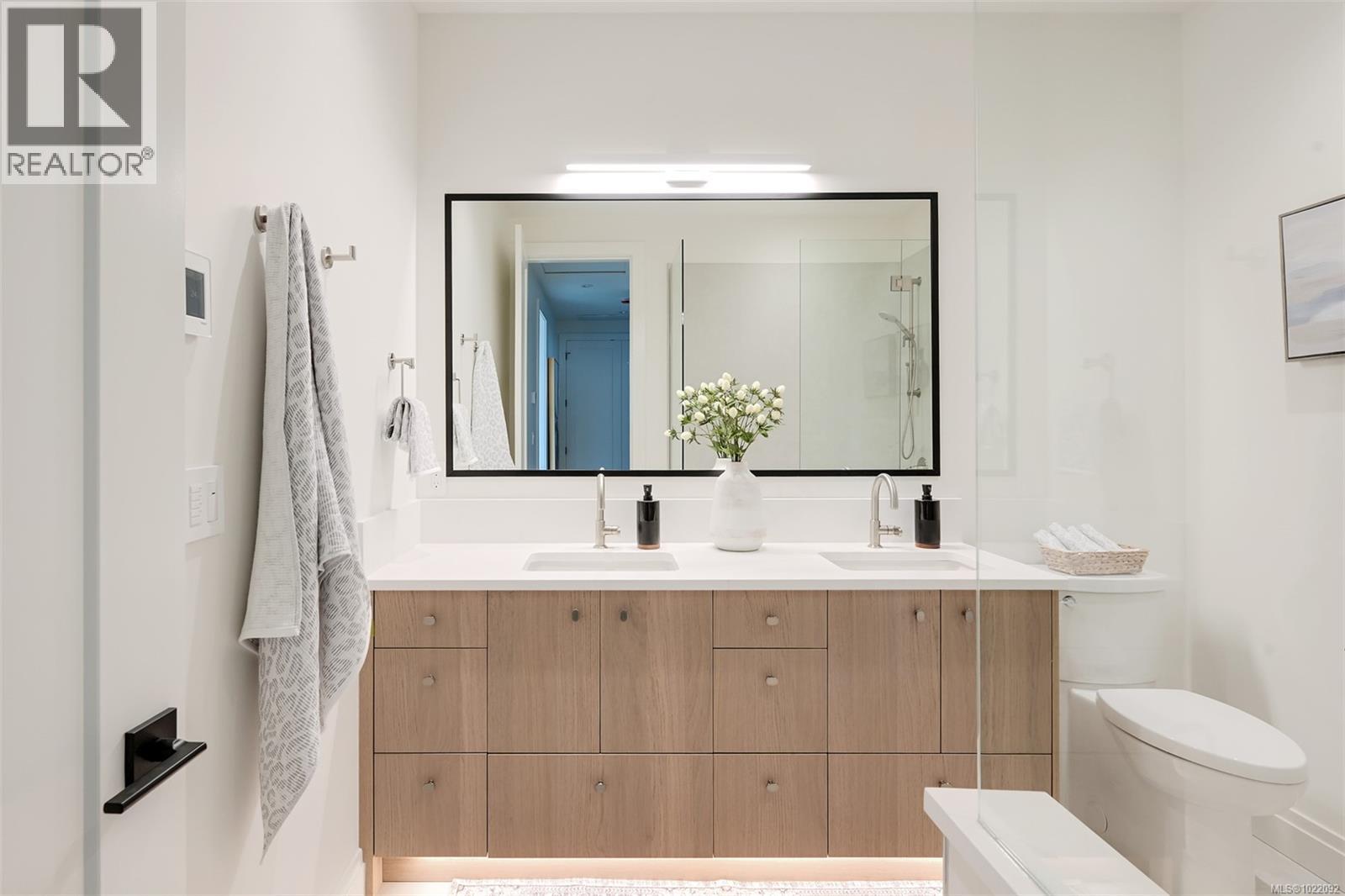 2 5032 Wesley Road, Saanich