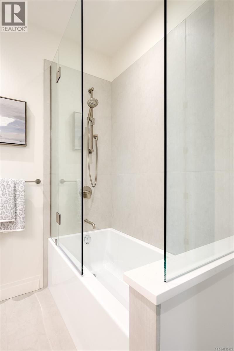 2 5032 Wesley Road, Saanich