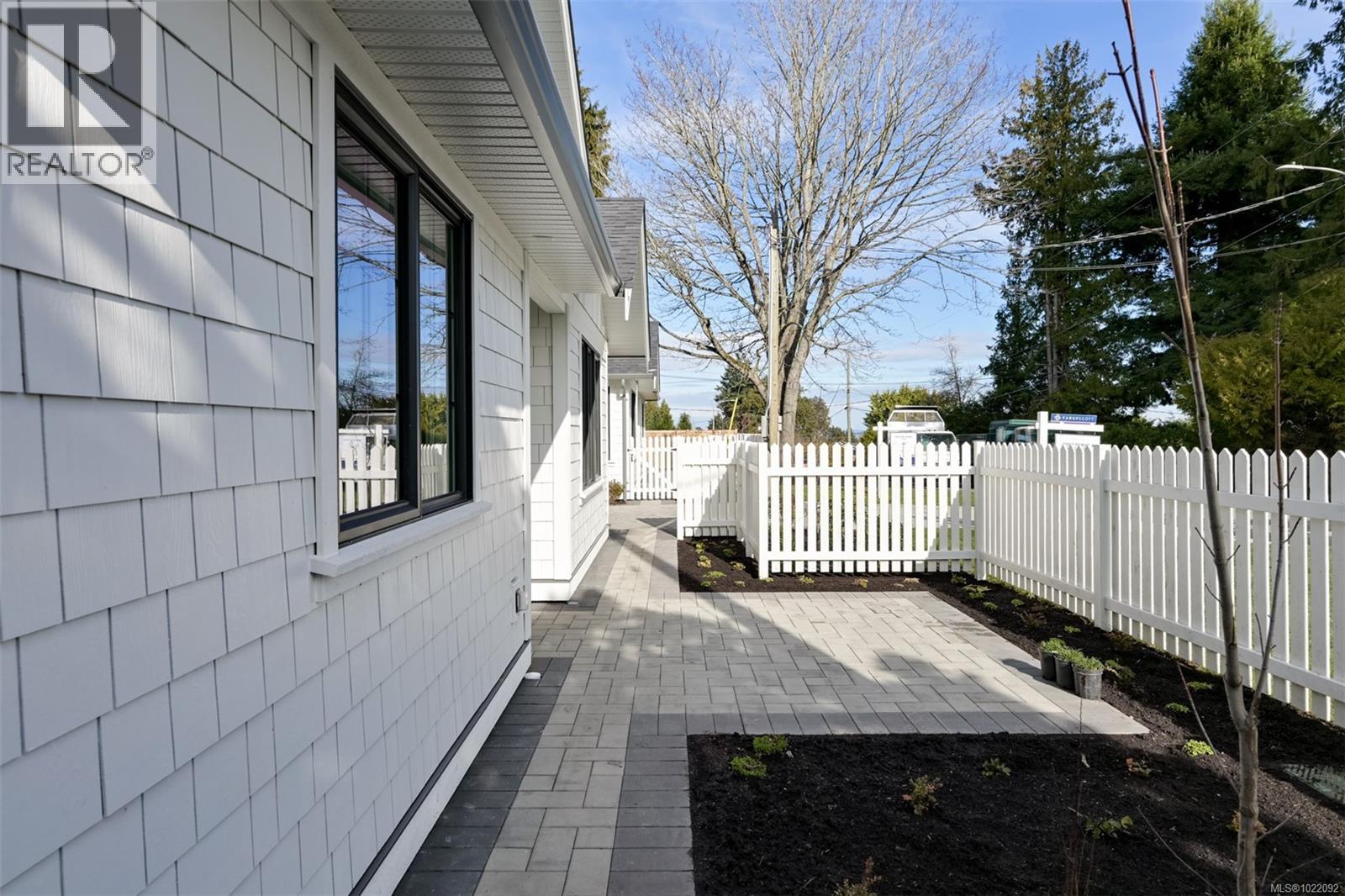 2 5032 Wesley Road, Saanich