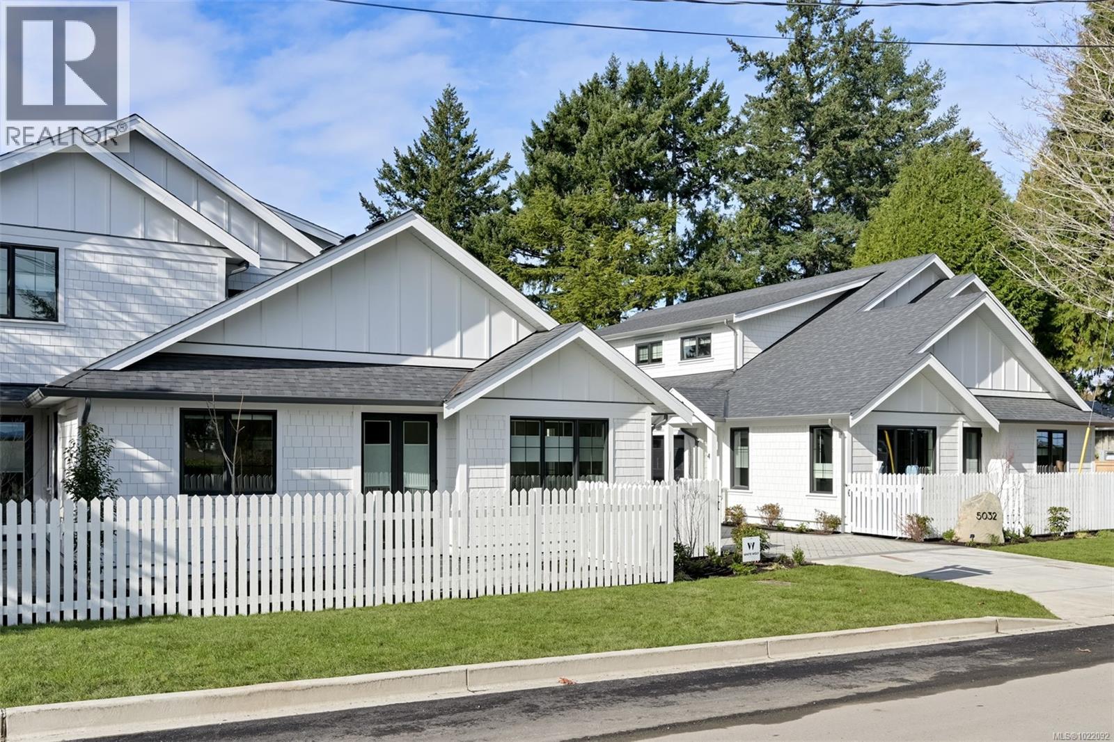 2 5032 Wesley Road, Saanich