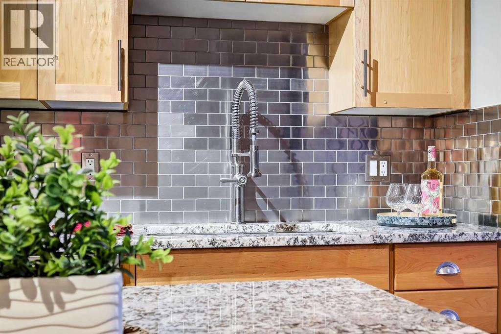 Single Family House Multi-level for Sale in    Avenue SW Altadore Calgary 