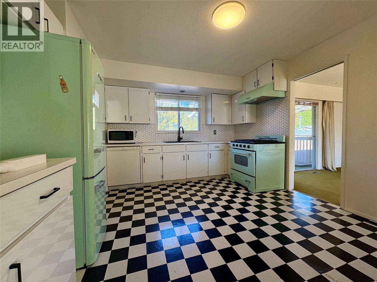 1738 Smithson Drive, Kelowna