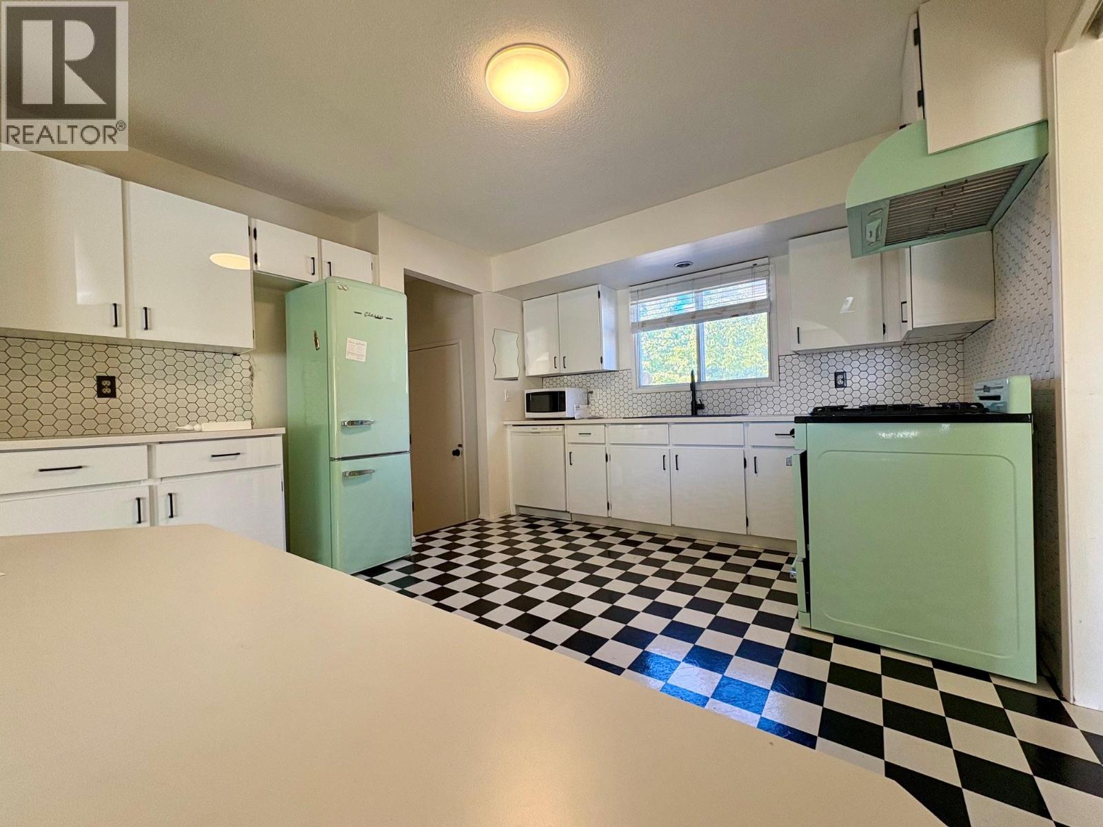 1738 Smithson Drive, Kelowna