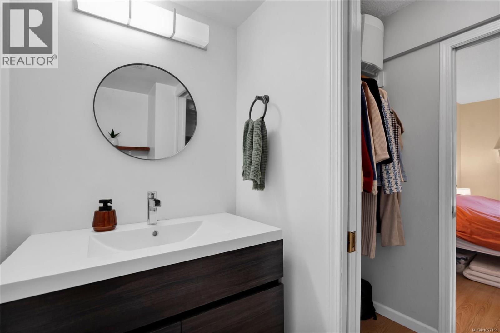 104 1201 Hillside Avenue, Victoria